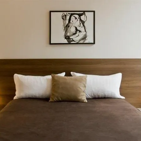 מלון Avni Kensington 3*