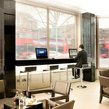 Hotel H10 Waterloo 4*