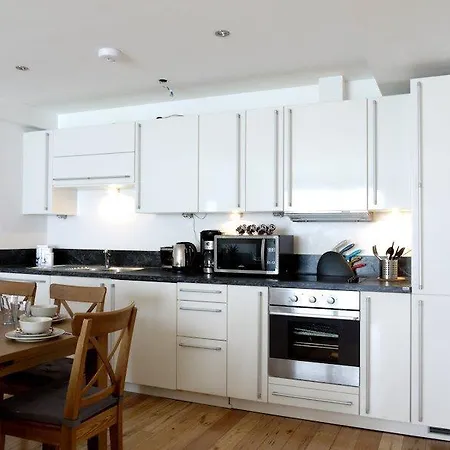 Beautiful 4-bedroom Flat In Bridge/borough!
