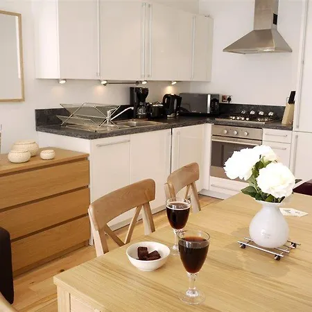 Beautiful 4-bedroom Flat In Bridge/borough! London