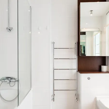 Covent Garden Living 4*
