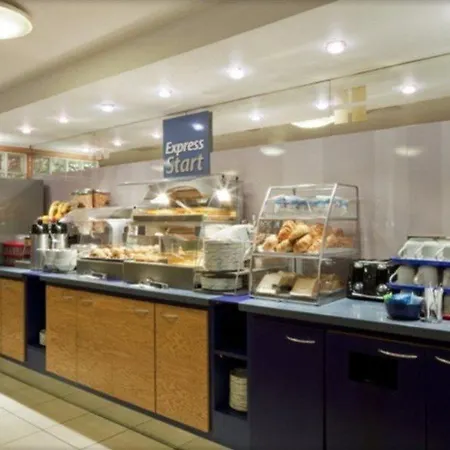 Holiday Express Southwark By Ihg
