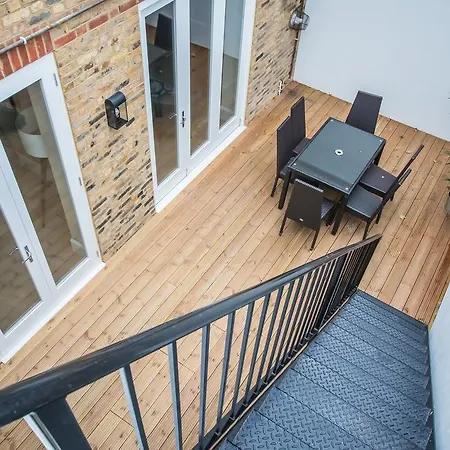Apartment Apple Ealing London