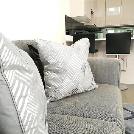 Apartment Apple Ealing London