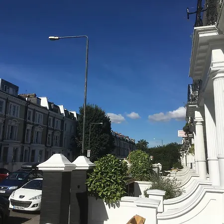 Holland Park Lifestyle Apartment *