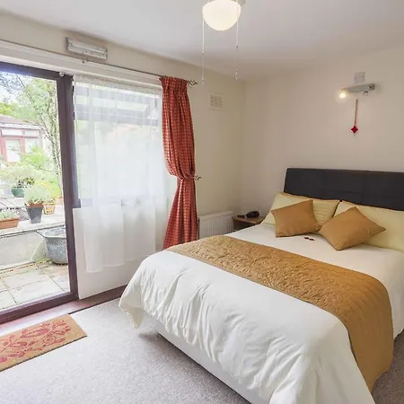 Melrose House 4*