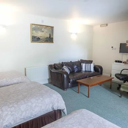 Melrose House 4*