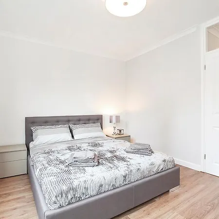 Sach's 2 Bedrooms - No Lift London