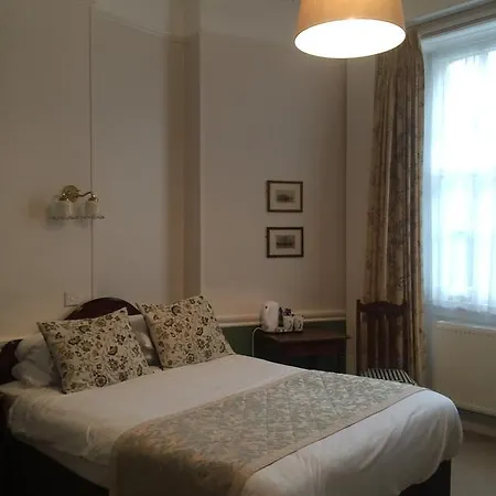 Hotel Crescent 3*