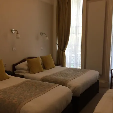 Crescent Hotel 3*