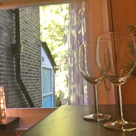 Holland Park Lifestyle Apartment