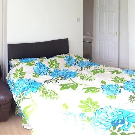 Chapman Street Guest house London