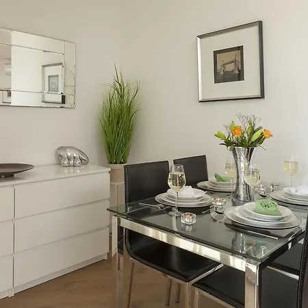 Deluxe Bridge Apartment London