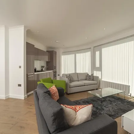 Deluxe Bridge Apartment