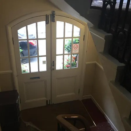 Apartment Shepherds Market Serviced