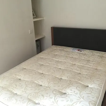 Apartment Shepherds Market Serviced *