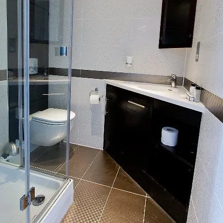 2 Devonshire Apartment *