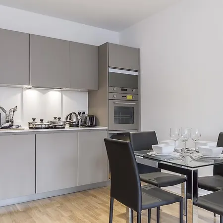 Apartment Scimitar House
