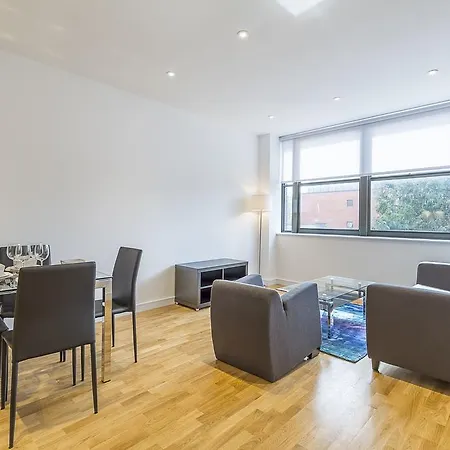 Scimitar House Apartment