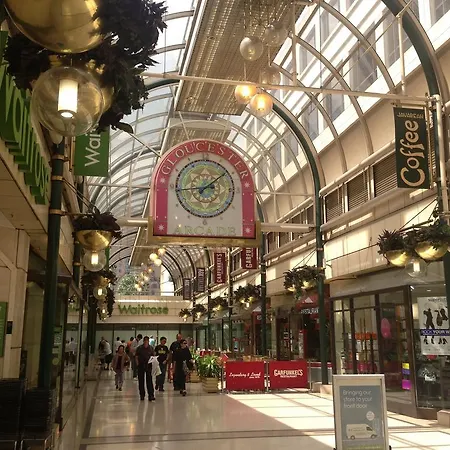 The Courtfield Plaza アパート ロンドン