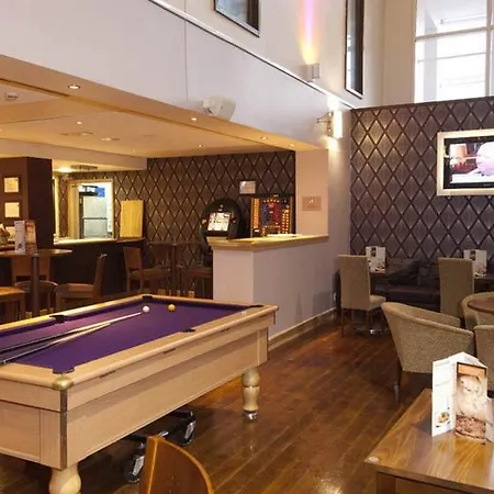 Premier London Heathrow Airport T2 & T3 - Bath Road Hotel