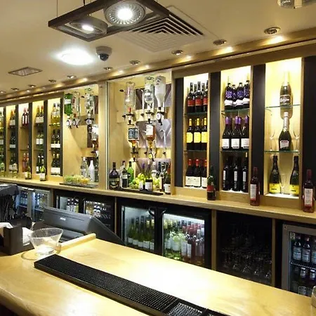 Premier London Heathrow Airport T2 & T3 - Bath Road 3*