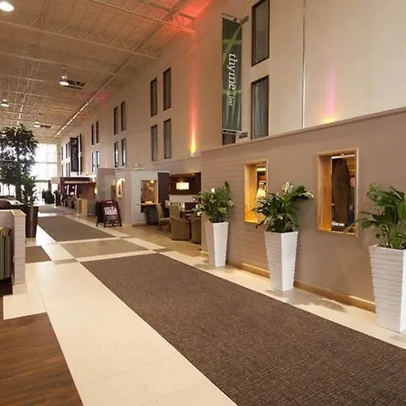 Premier London Heathrow Airport T2 & T3 - Bath Road Hotel Hounslow