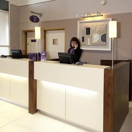 Premier London Heathrow Airport T2 & T3 - Bath Road Hotel 3*