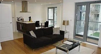Max Serviced Aldgate, Wilson Tower Апартаменты Лондон