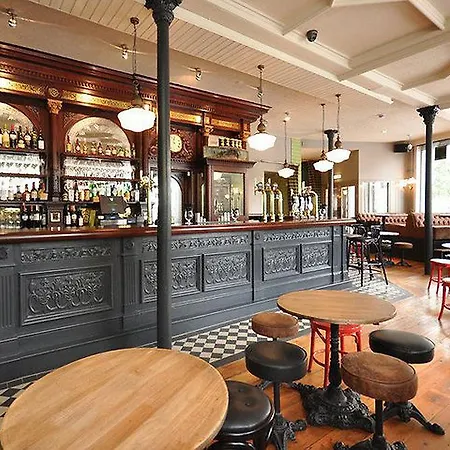 Victoria Hotel