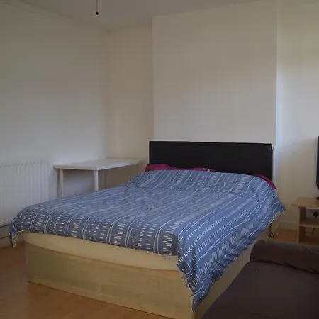 Chapman Street Guest house London
