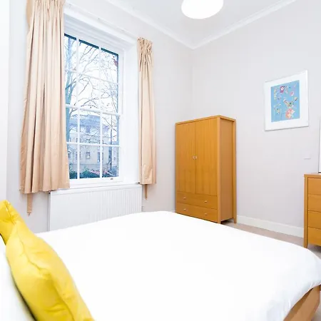 Bridge House Canary Wharf Apartment London