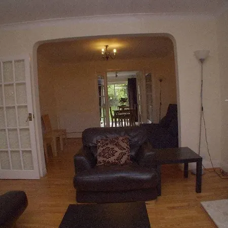 Sutton Place Apartment