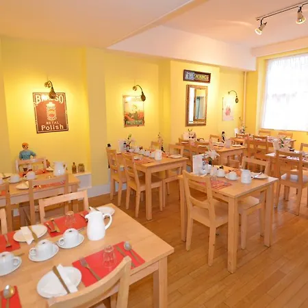 Parkwood Hotel 3*