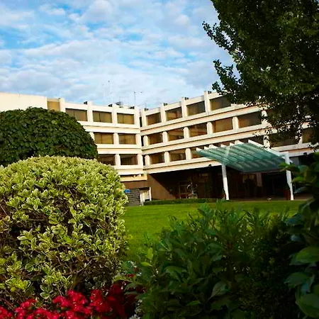 Renaissance London Heathrow מלון 4*