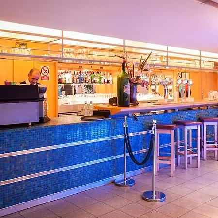 希思罗圣吉尔斯 - 圣吉尔斯酒店 Feltham