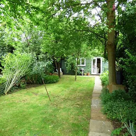 The Kingshill At Northolt Apartment *