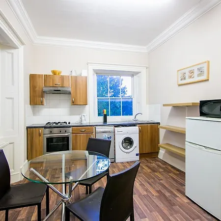 Bridge House Canary Wharf Apartment London