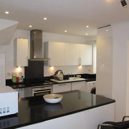 The Kingshill At Northolt Apartment