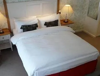 Hotel The Manor Hillingdon