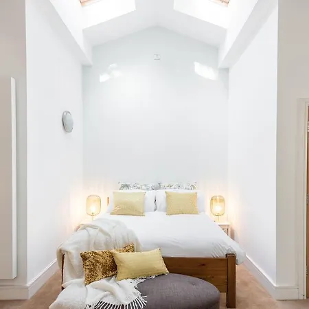 Creed 3 Bed Bridge House *