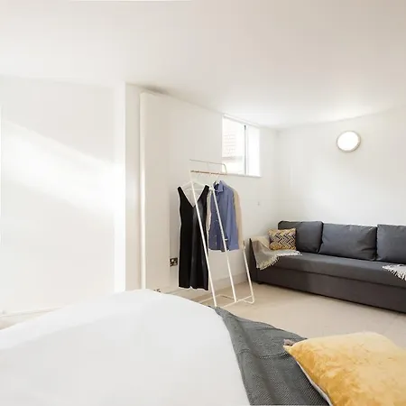 Creed 3 Bed Bridge House London
