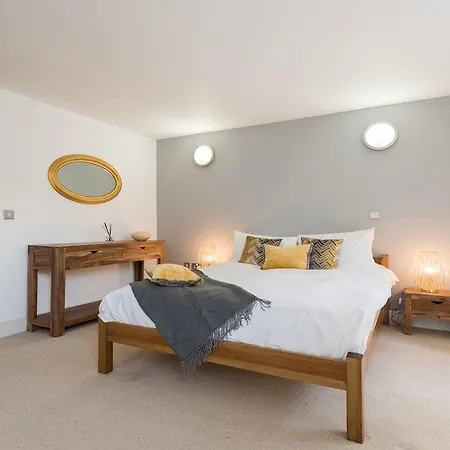 Holiday home Creed 3 Bed Bridge House London