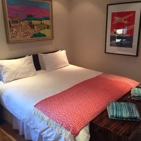 Fulham Road Apartment * London