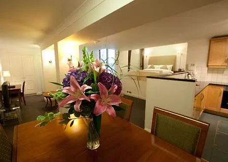 15 Basil Street Knightsbridge, Luxury Serviced 5* Londen