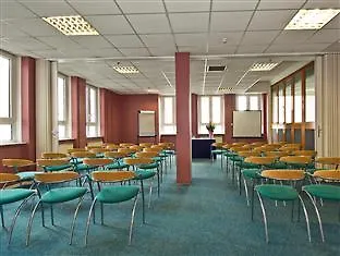 伦敦政治经济学院滨河居酒店 公寓 *