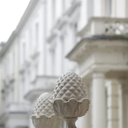 Pembridge Hall Apartment