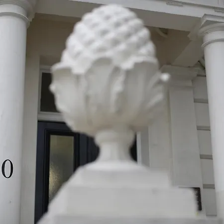 Pembridge Hall Apartment *