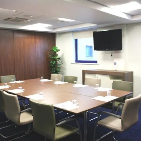 Express Stratford By Ihg Hotel 3*