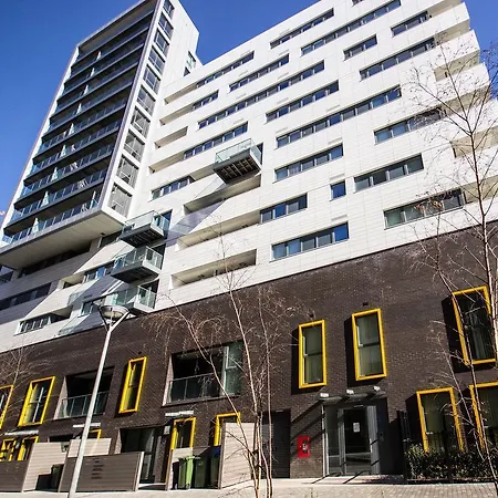 The O2 Waterfront Apartment *